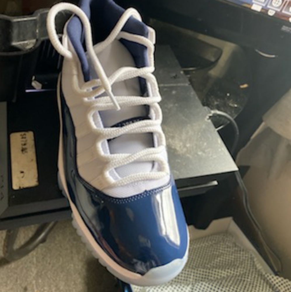 Sneakers size 9